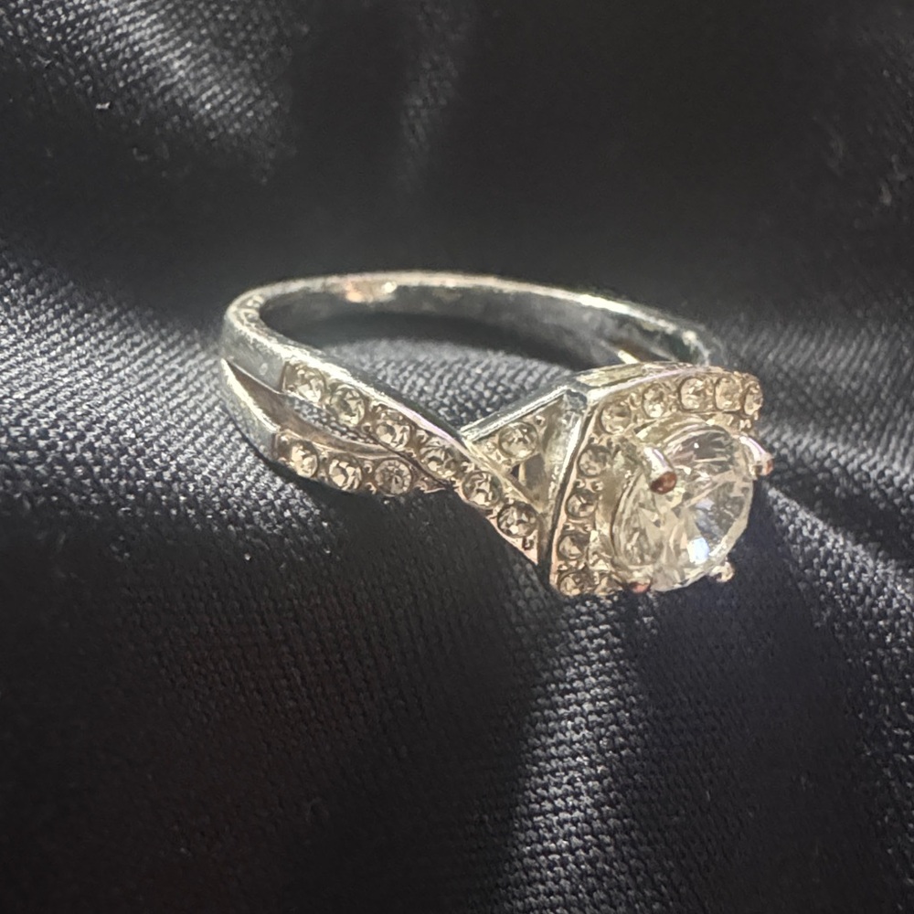 Sterling Silver CubicZirconia Halo Twist Ring in Silver,Princess-cut silver ring - Picture 3 of 6